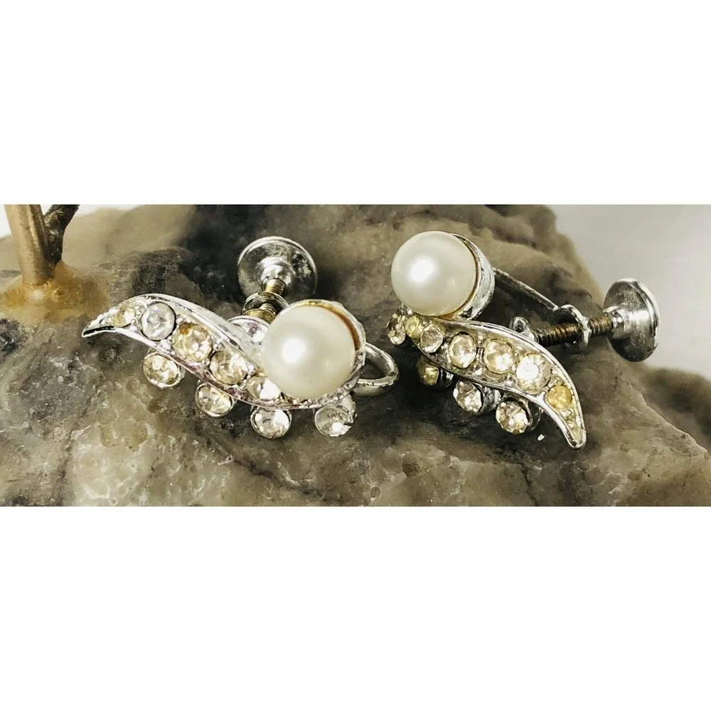 60s 70s Faux Pearl Stud Earrings 7/8" Pave' Crystals Silver Toned Screw Back - Picture 6 of 9